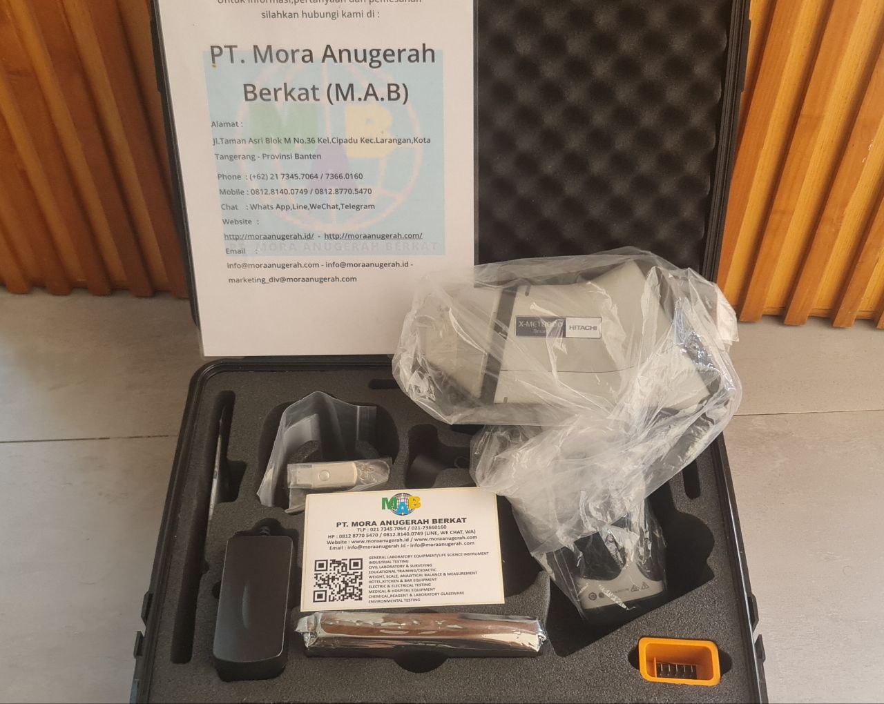 HITACHI X-MET8000 Series XRF Analyzer